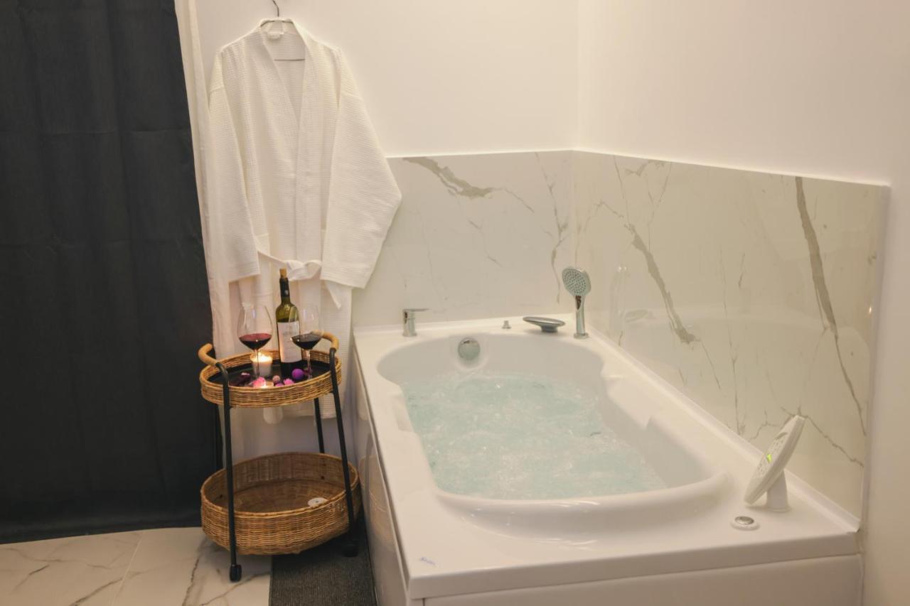 Apollo 2 Bd Jacuzzi Suite 雅典 外观 照片