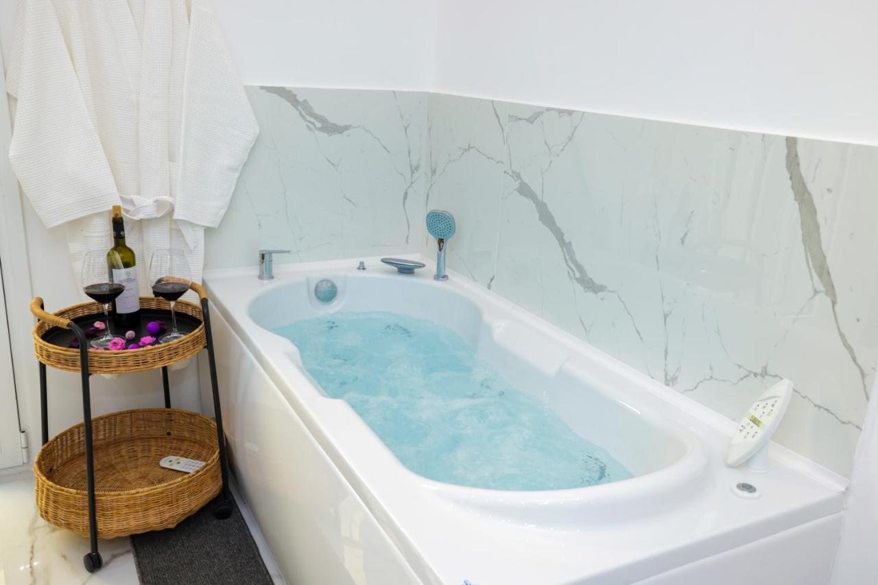 Apollo 2 Bd Jacuzzi Suite 雅典 外观 照片