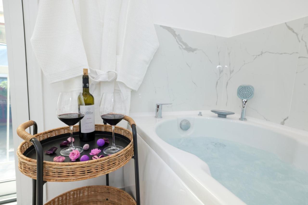 Apollo 2 Bd Jacuzzi Suite 雅典 外观 照片
