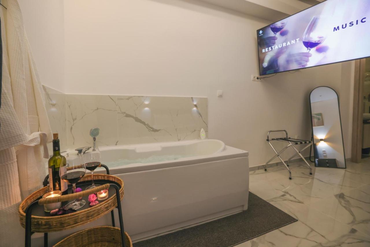 Apollo 2 Bd Jacuzzi Suite 雅典 外观 照片